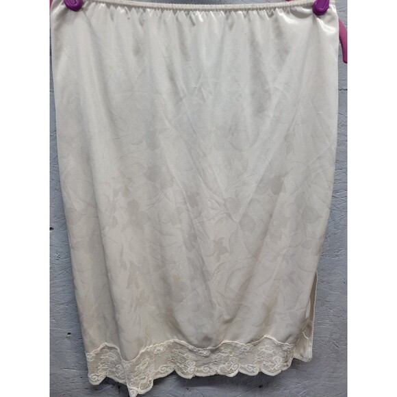 VINTAGE Beige NYLON W/ LACE TRIM HALF SLIP MADE IN USA SIZE M - Picture 3 of 10